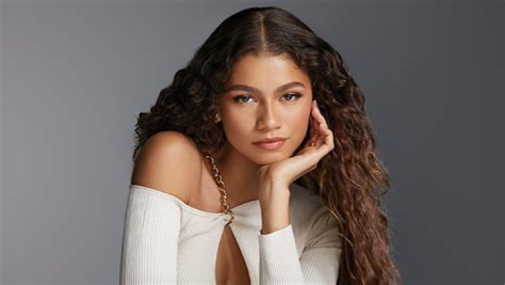 Zendaya’s Cutout Sweater & Curly Hair – Lancome Ad Photo – Hollywood Life